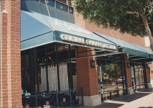 Pizzeria Uno - 690 South Mill Avenue - Tempe, Arizona
