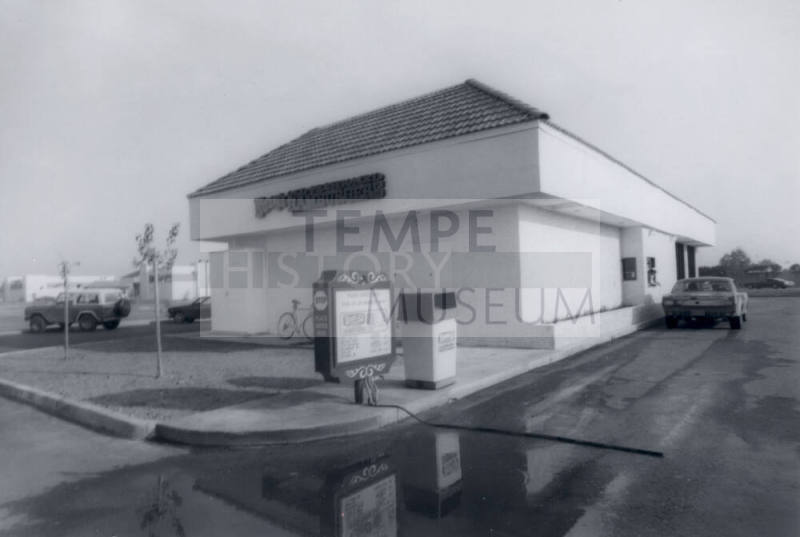 Wendy's Hamburger Restaurant - 1110 East Baseline Road, Tempe, Arizona