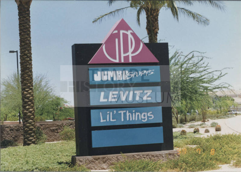 Grove Parkway Plaza - 7500 South Priest Drive - Tempe, Arizona