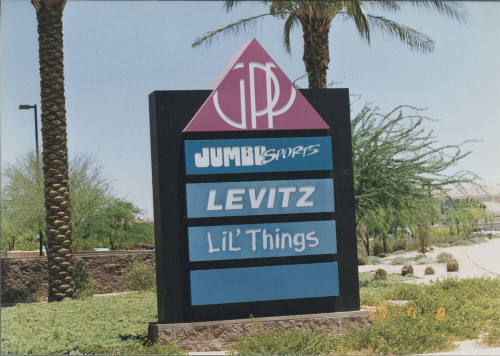 Grove Parkway Plaza - 7500 South Priest Drive - Tempe, Arizona