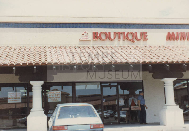 Velvet Hanger Boutique - 3320 South Price Road - Tempe, Arizona