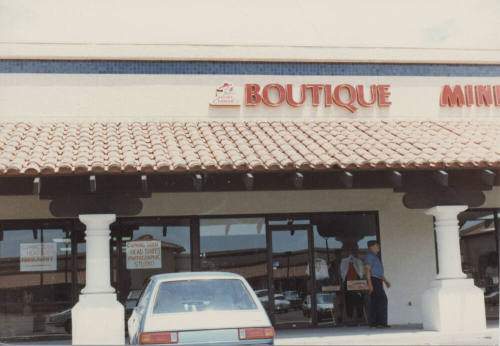 Velvet Hanger Boutique - 3320 South Price Road - Tempe, Arizona
