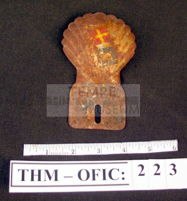 Holder, scalloped-shell