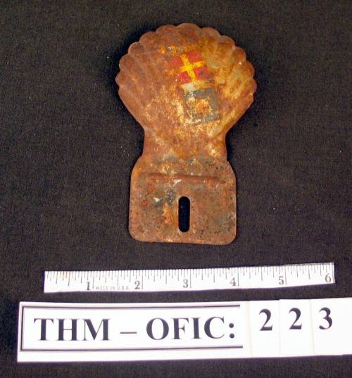 Holder, scalloped-shell
