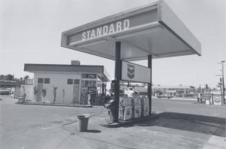 Standard Gasoline Station - 5 East Broadway Road, Tempe, Arizona