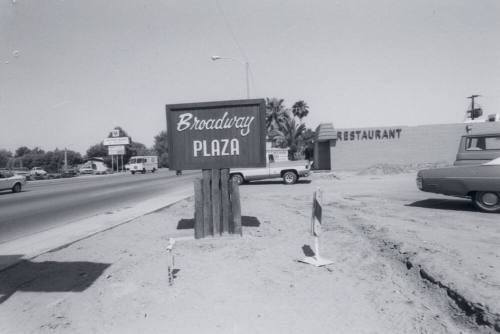 Broadway Plaza Service Center - 7 East Broadway Road, Tempe, Arizona