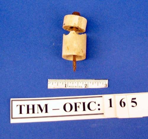 Insulator, magnetic