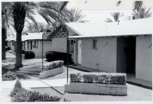 Shannon Palms Apartments - 125 West Broadway Road, Tempe, Arizona