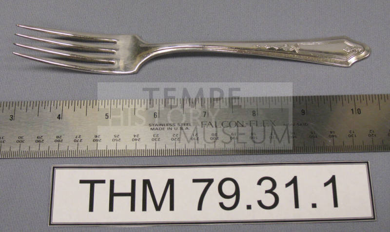 Oneida Tudor Plate Dinner Fork