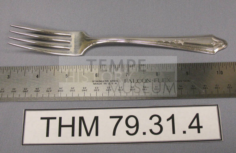 Oneida Tudor Plate Dinner Fork