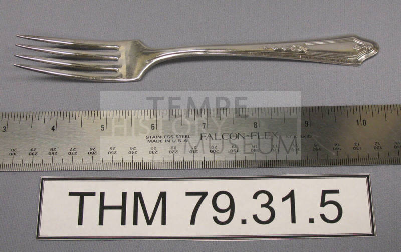 Oneida Tudor Plate Dinner Fork