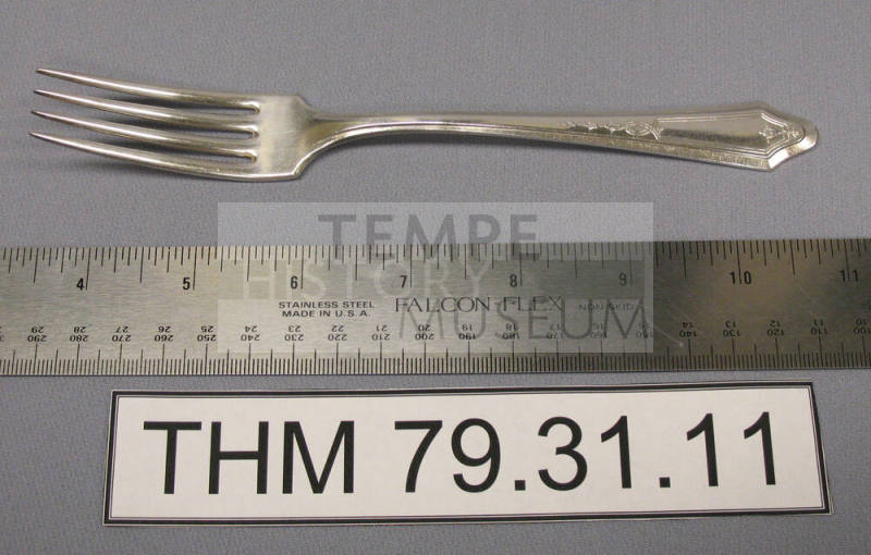 Oneida Tudor Plate Dinner Fork