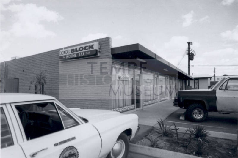 H and R Block Income Tax Service - 81 East Broadway Road, Tempe, Arizona