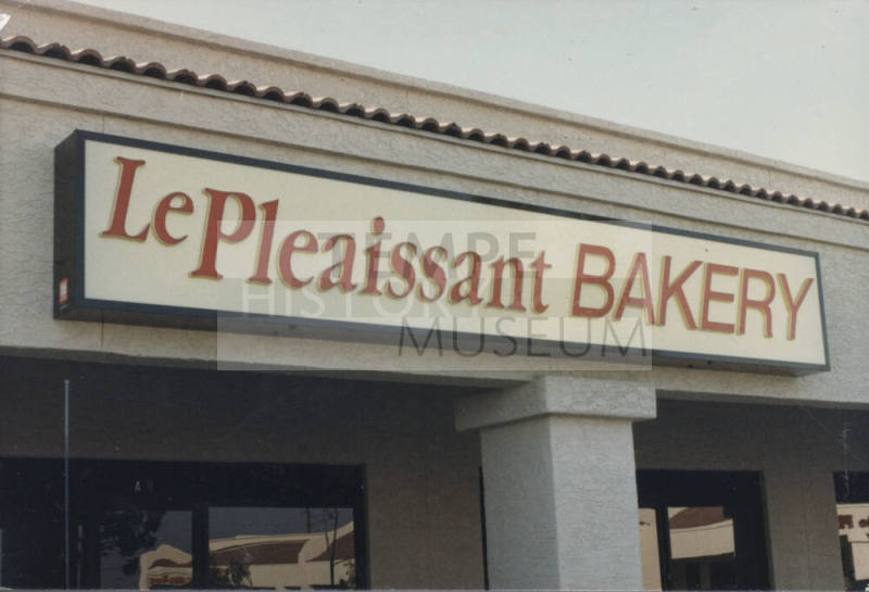 Le Pleaissant Bakery - 7520 South Rural Road, Tempe, Arizona