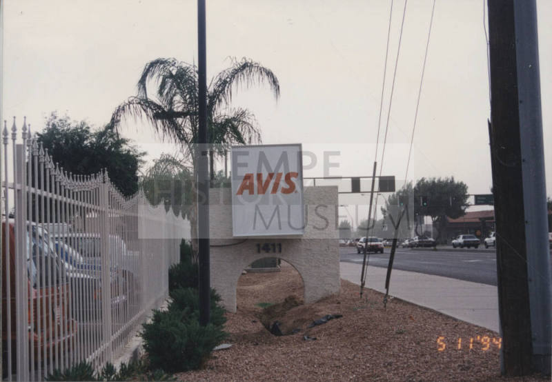 Avis Rentals  - 1411  North Scottsdale Road, Tempe, Arizona