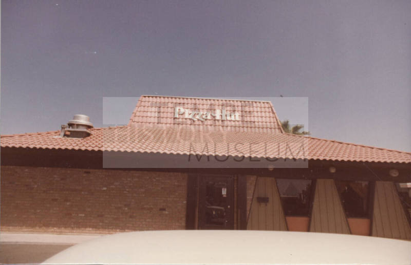 Pizza Hut  - 1420  North Scottsdale Road, Tempe, Arizona