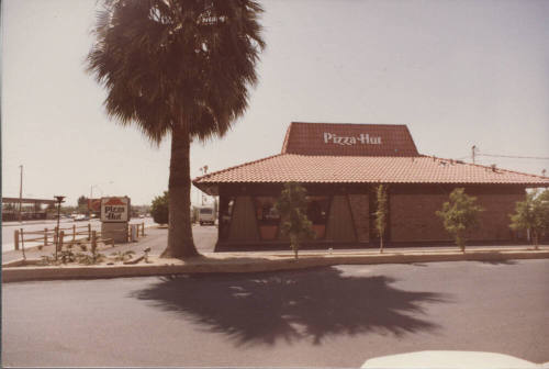 Pizza Hut  - 1420  North Scottsdale Road, Tempe, Arizona