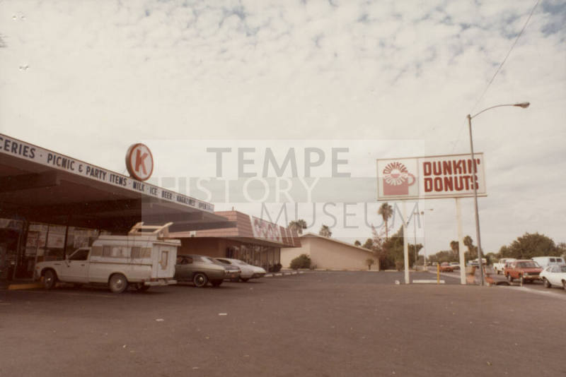 Dunkin Donuts Restaurant - 711 East Broadway Road, Tempe, Arizona