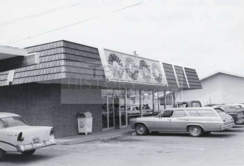 Dunkin Donuts Restaurant - 711 East Broadway Road, Tempe, Arizona
