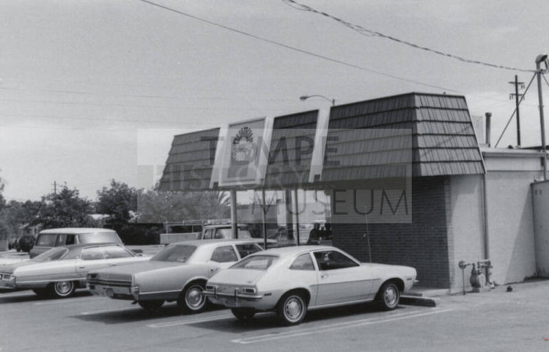 Dunkin Donuts Restaurant - 711 East Broadway Road, Tempe, Arizona