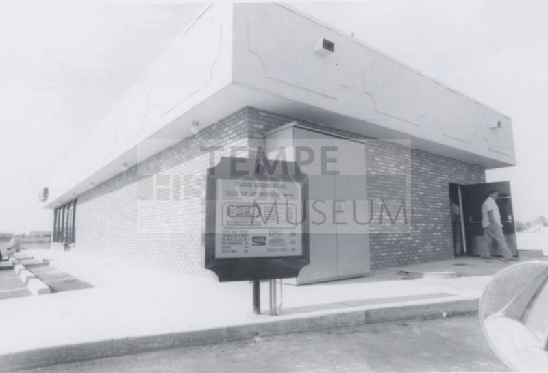 Wendy's Hamburger Restaurant - 790 West Broadway Road, Tempe, Arizona