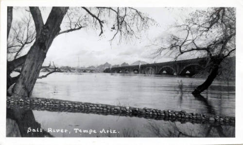 B/W of Salt River with old and new bridges