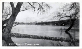 B/W of Salt River with old and new bridges