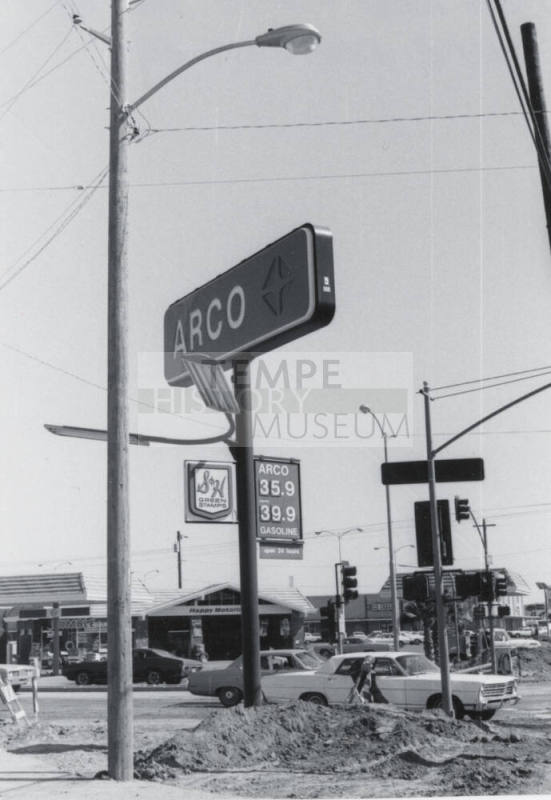 Arco Gasoline Station - 908 East Broadway Road, Tempe, Arizona