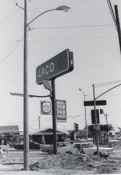 Arco Gasoline Station - 908 East Broadway Road, Tempe, Arizona