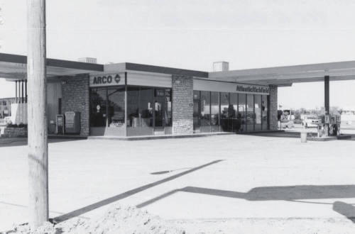 Arco Gasoline Station - 908 East Broadway Road, Tempe, Arizona