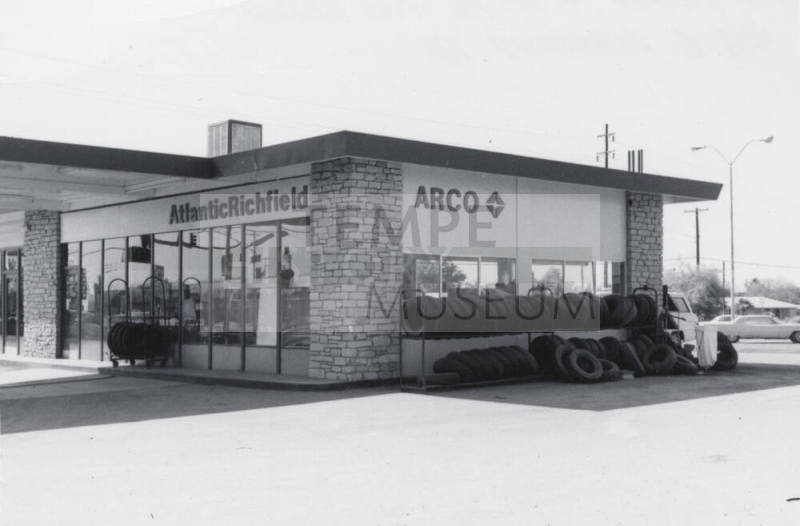 Arco Gasoline Station - 908 East Broadway Road, Tempe, Arizona
