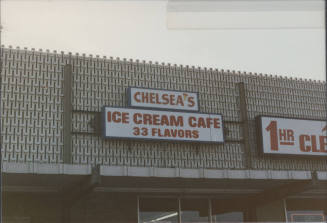 Chelsea's Ice Cream Café - 915 East Broadway Road, Tempe, Arizona