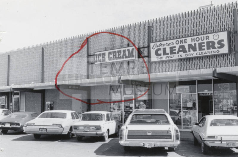 Chelsea's Ice Cream Café - 915 East Broadway Road, Tempe, Arizona