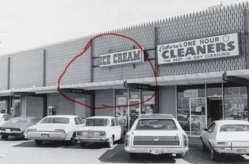 Chelsea's Ice Cream Café - 915 East Broadway Road, Tempe, Arizona