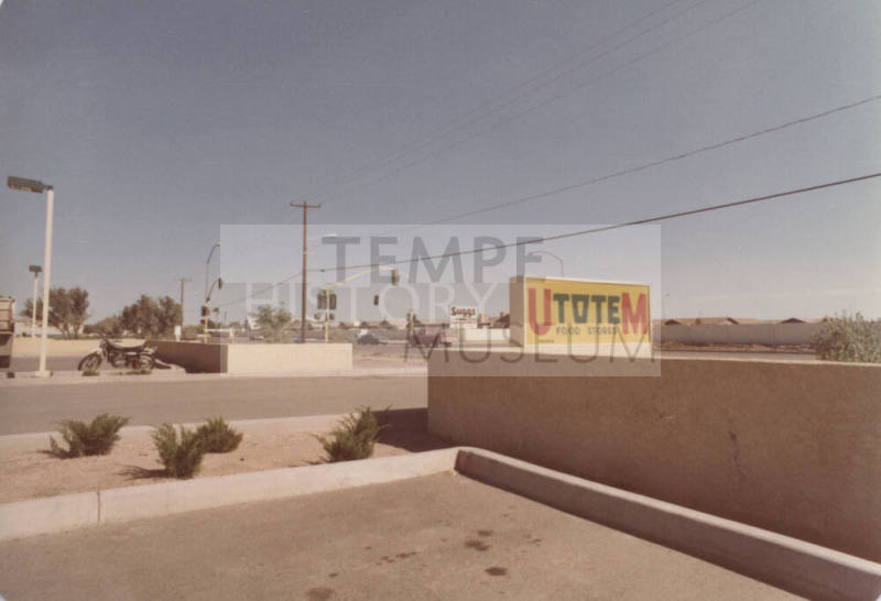 U-Tote M  - 1010 West  Southern Avenue, Tempe, Arizona