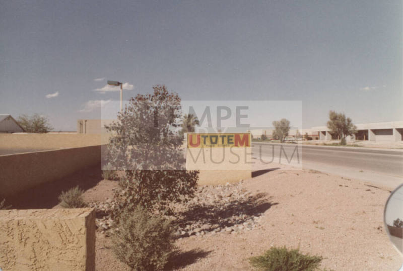 U-Tote M  - 1010 West  Southern Avenue, Tempe, Arizona