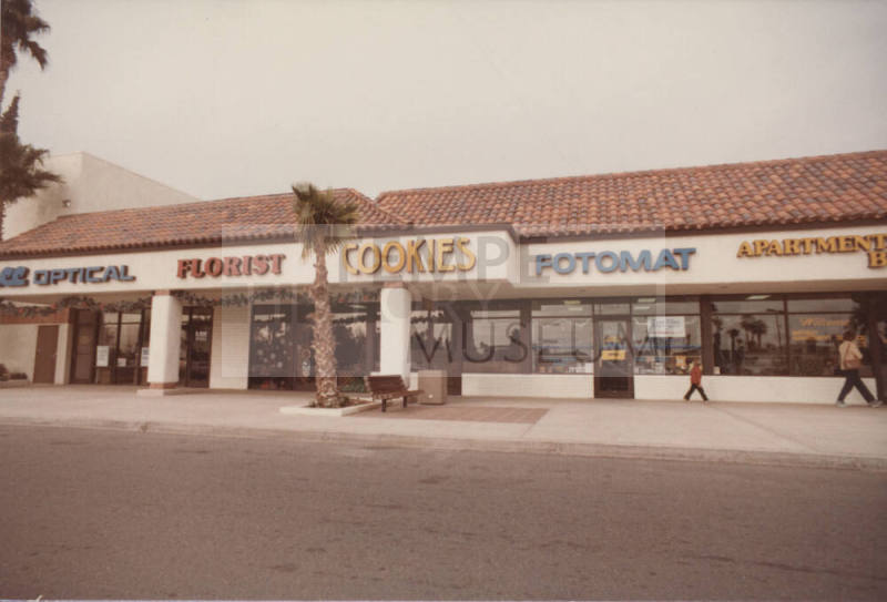 Fotomat   - 1628 East Southern Avenue,  Tempe, Arizona