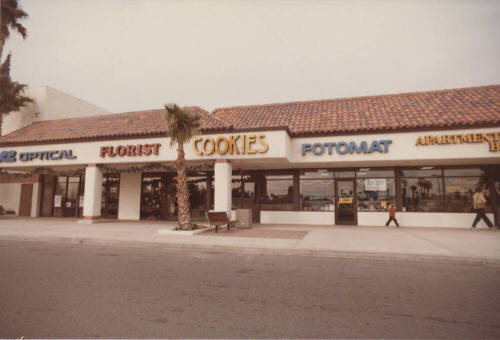 Fotomat   - 1628 East Southern Avenue,  Tempe, Arizona