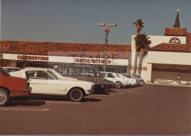 Famous Footwear   -  1706  East Southern Avenue,  Tempe, Arizona
