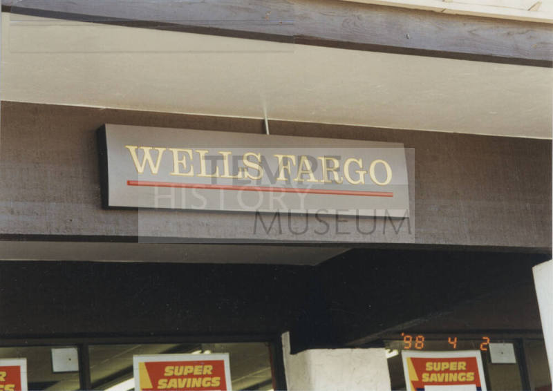 Wells Fargo Bank    - 1717 East Southern Avenue,  Tempe, Arizona