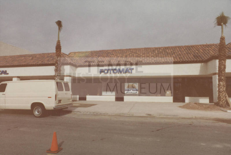 Fotomat    -  1726  East Southern Avenue,  Tempe, Arizona