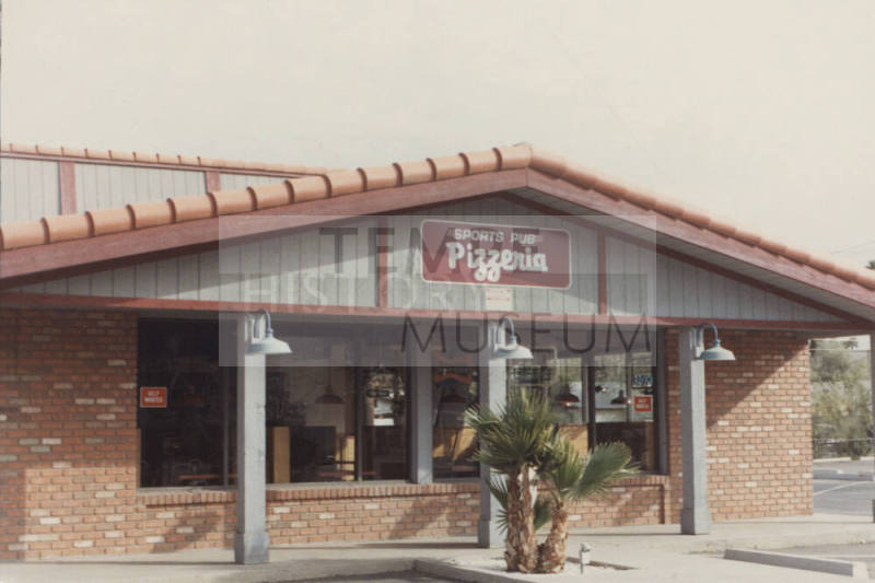 Mama's Pizzeria - 106 East University Drive, Tempe, AZ.