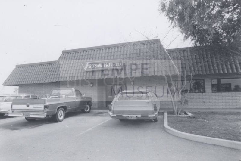 Straw Hat Pizza Restaurant - 1024 East Broadway Road, Tempe, Arizona