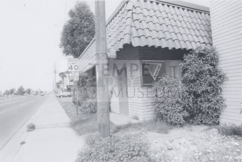 Straw Hat Pizza Restaurant - 1024 East Broadway Road, Tempe, Arizona