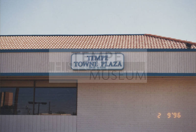 Tempe Towne Plaza   -  933  East  University Drive, Tempe, Arizona
