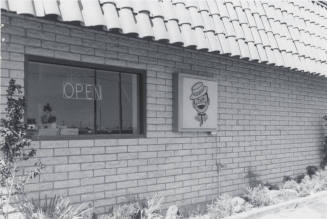 Straw Hat Pizza Restaurant - 1024 East Broadway Road, Tempe, Arizona