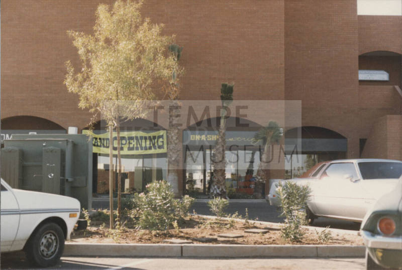 On a Shoe String  -  900 East University Drive, Tempe,  Arizona