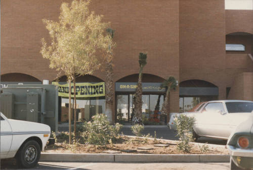 On a Shoe String  -  900 East University Drive, Tempe,  Arizona