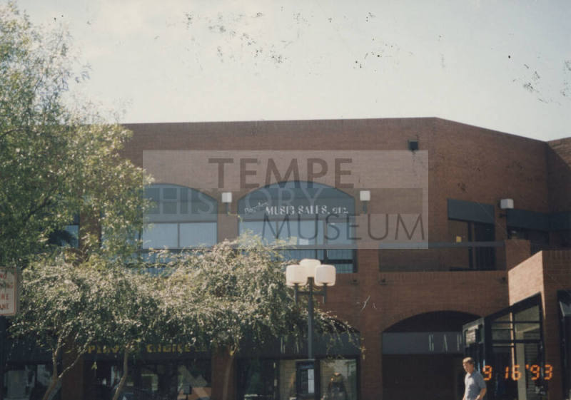 Boggles Music Sales, Etc.     -   920  East University Drive, Tempe,  Arizona