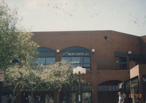 Boggles Music Sales, Etc.     -   920  East University Drive, Tempe,  Arizona